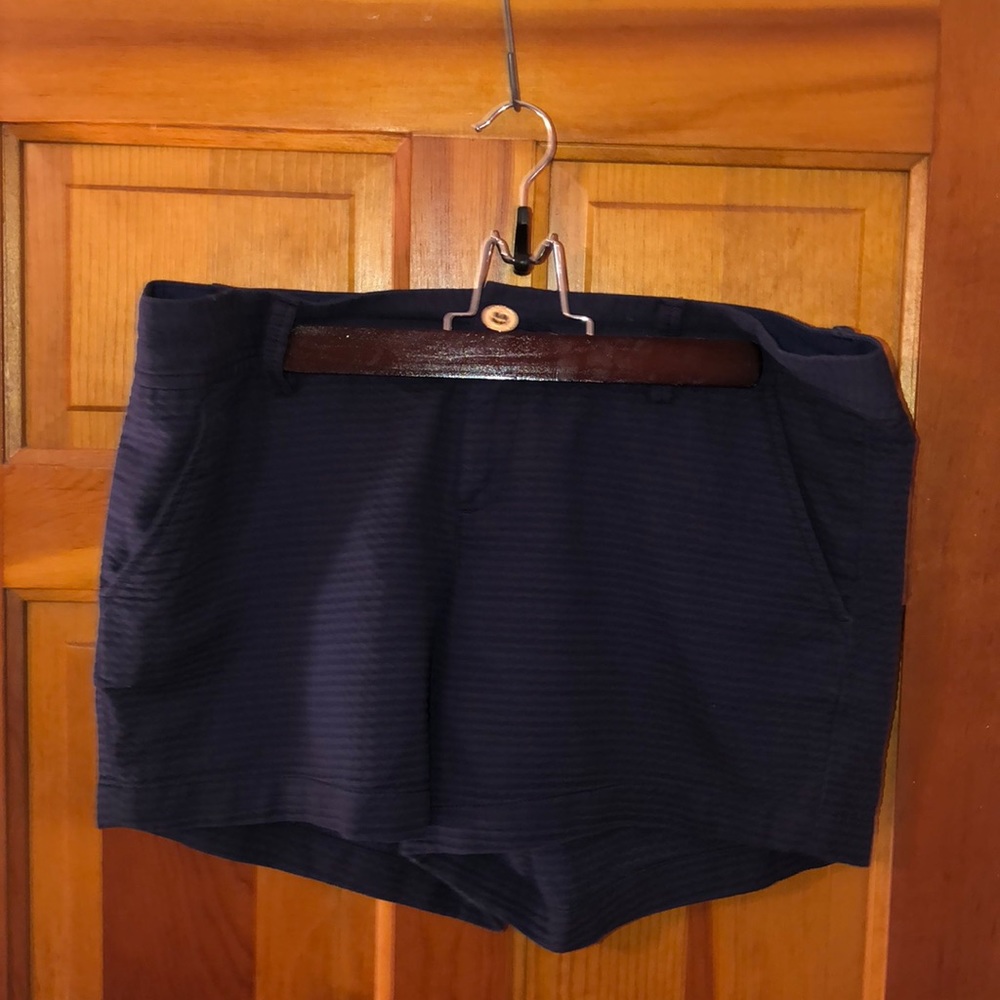 EUC Lilly Pulitzer navy Callahan shorts